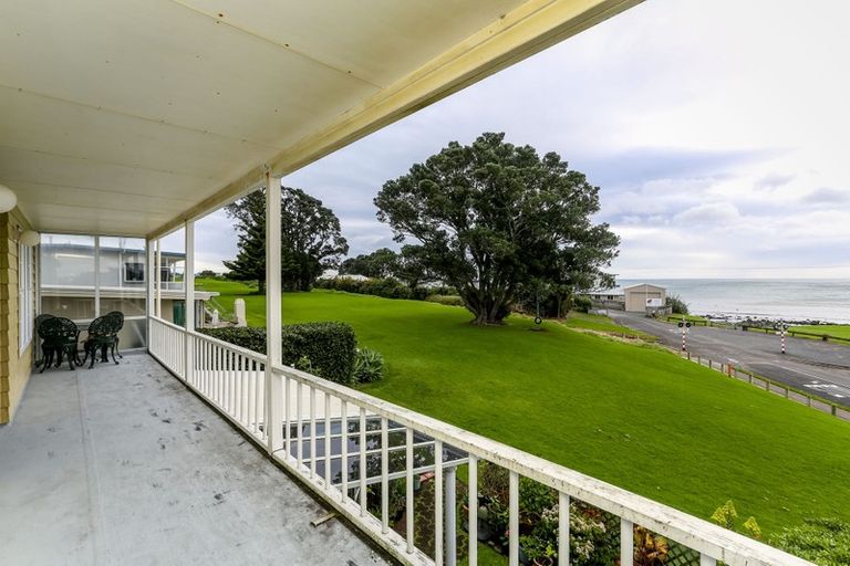 Photo of property in 2/6 Belt Road, Moturoa, New Plymouth, 4310