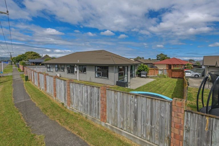 Photo of property in 2 Angelina Way, Kelvin Grove, Palmerston North, 4414