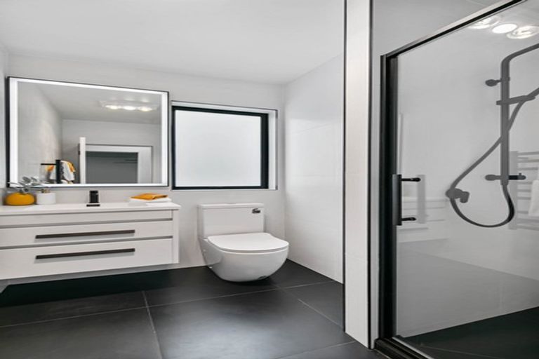 Photo of property in 54d Te Atatu Road, Te Atatu South, Auckland, 0610