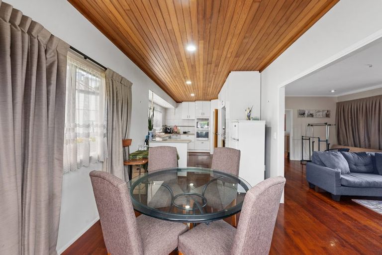 Photo of property in 8 Copperfield Terrace, Mellons Bay, Auckland, 2014