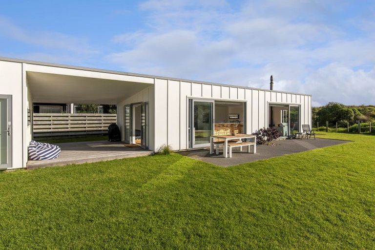 Photo of property in 41 Marram Way, Peka Peka, Waikanae, 5391