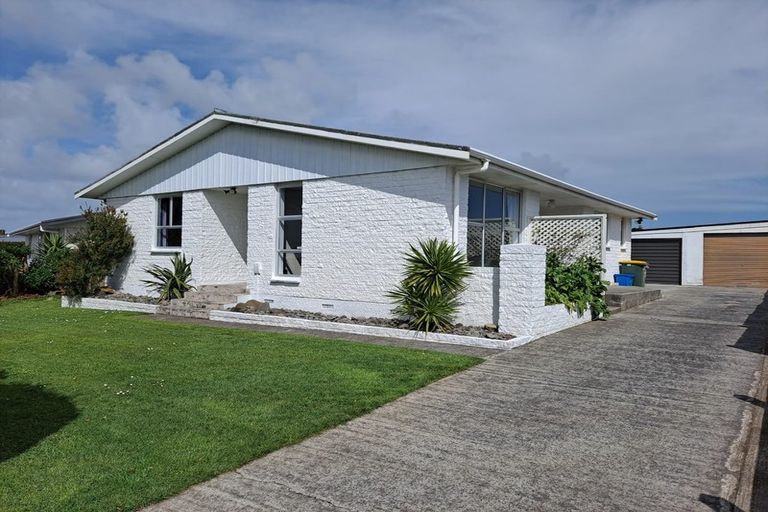 Photo of property in 35 Camellia Avenue, Bell Block, New Plymouth, 4312