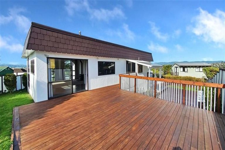 Photo of property in 11 Da Vinci Place, West Harbour, Auckland, 0618