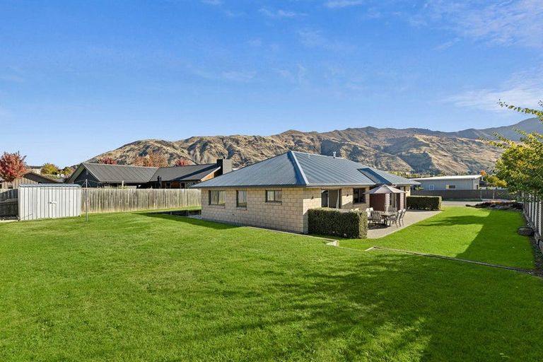 Photo of property in 1 Coromandel Street, Wanaka, 9305