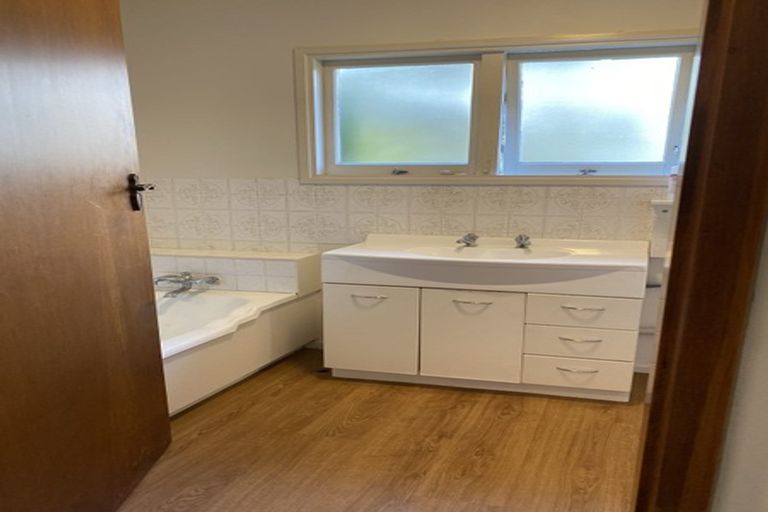 Photo of property in 3 Woodford Way, Crofton Downs, Wellington, 6035