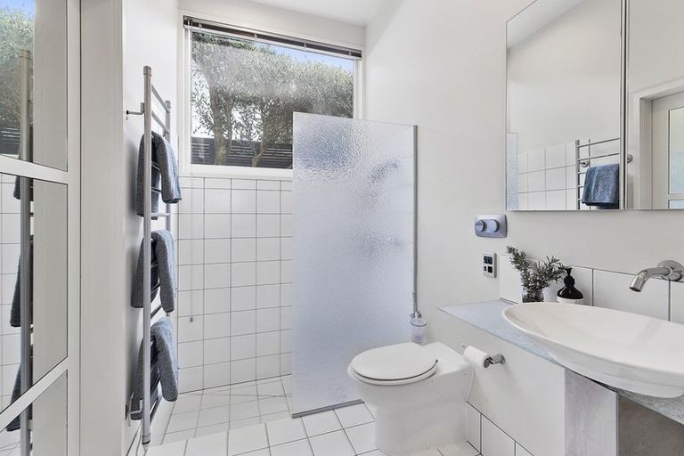 Photo of property in 69 Marine Parade, Seatoun, Wellington, 6022