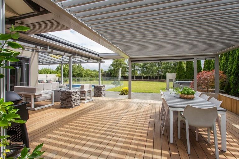 Photo of property in 16 Queenswood Gardens, Mairehau, Christchurch, 8052