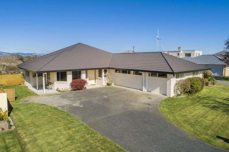 Photo of property in 51 Royal Oak Drive, Kelvin Grove, Palmerston North, 4414