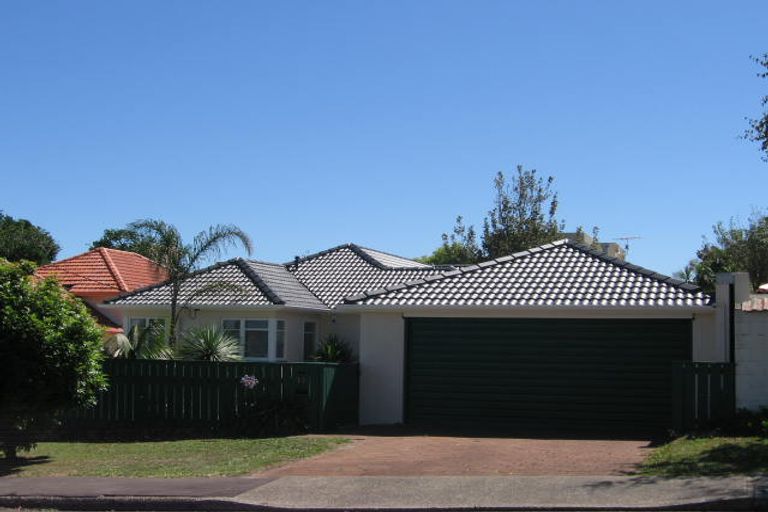 Photo of property in 1/13 Sylvan Park Avenue, Milford, Auckland, 0620