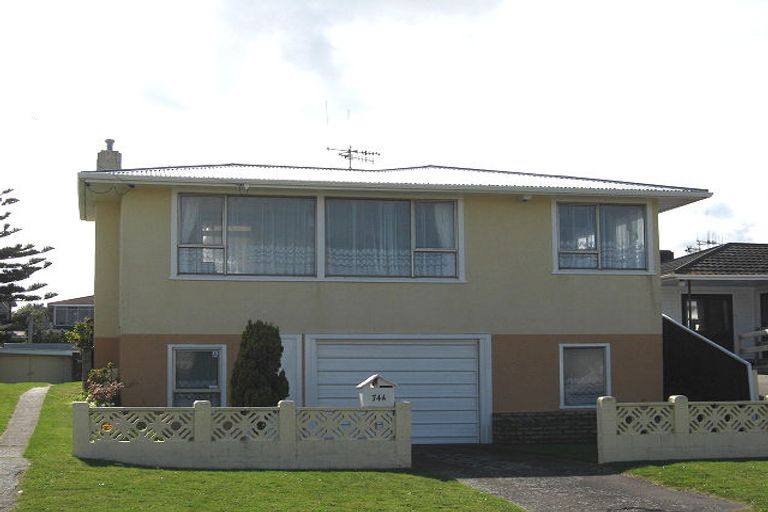 Photo of property in 74a Matai Street, Castlecliff, Whanganui, 4501