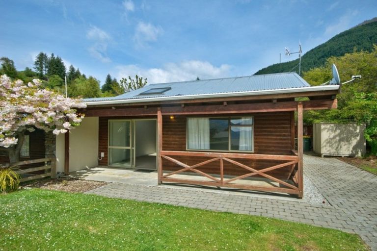 Photo of property in 4a Avalon Crescent, Fernhill, Queenstown, 9300