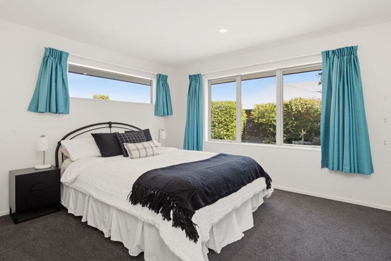 Photo of property in 10 Linkwater Way, Parklands, Christchurch, 8083