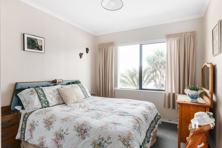 Photo of property in 16 Margaret Drive, Omokoroa, 3114