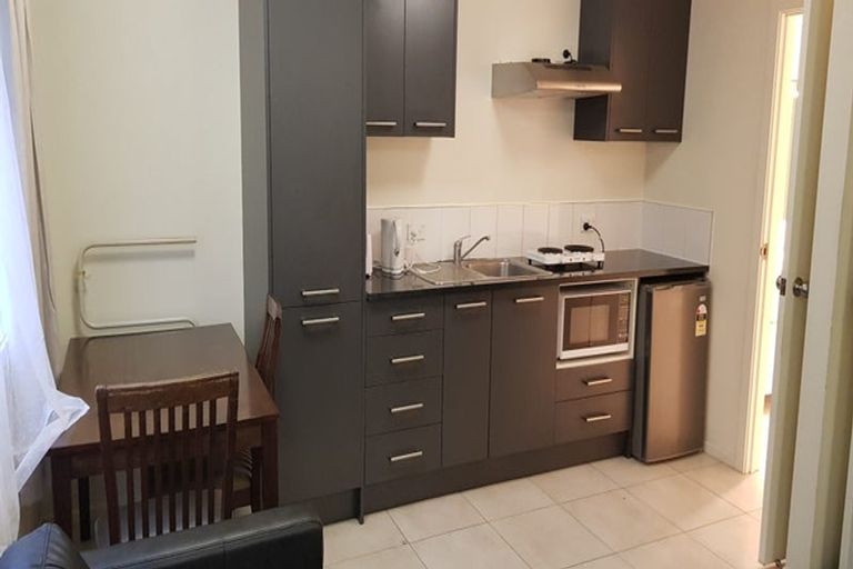 Photo of property in 8c Schnapper Rock Road, Schnapper Rock, Auckland, 0632