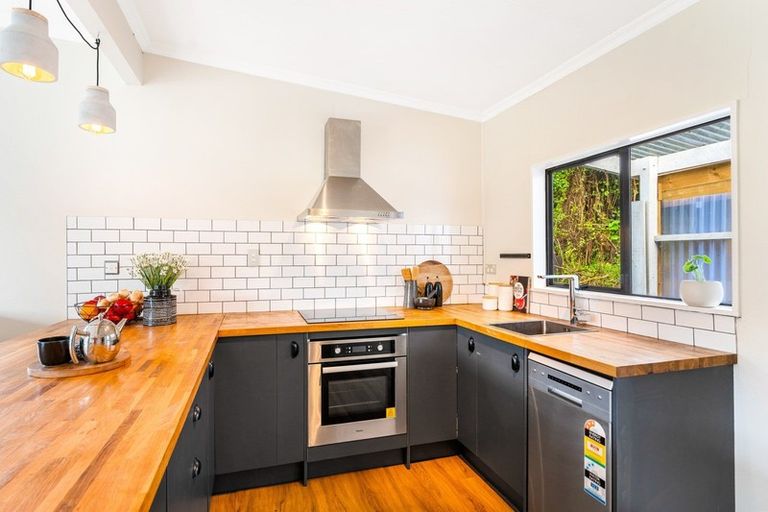 Photo of property in 37 Mcdougall Grove, Haywards, Lower Hutt, 5018