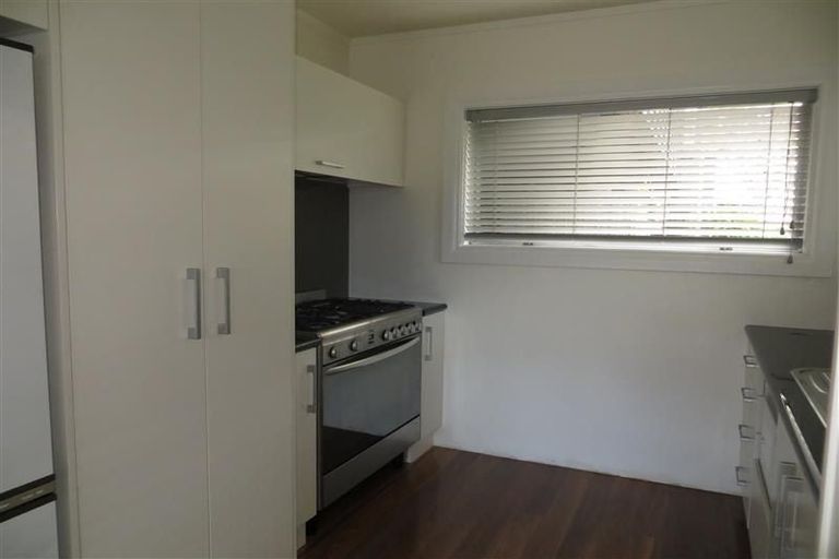 Photo of property in 2/23 Toroa Street, Torbay, Auckland, 0630