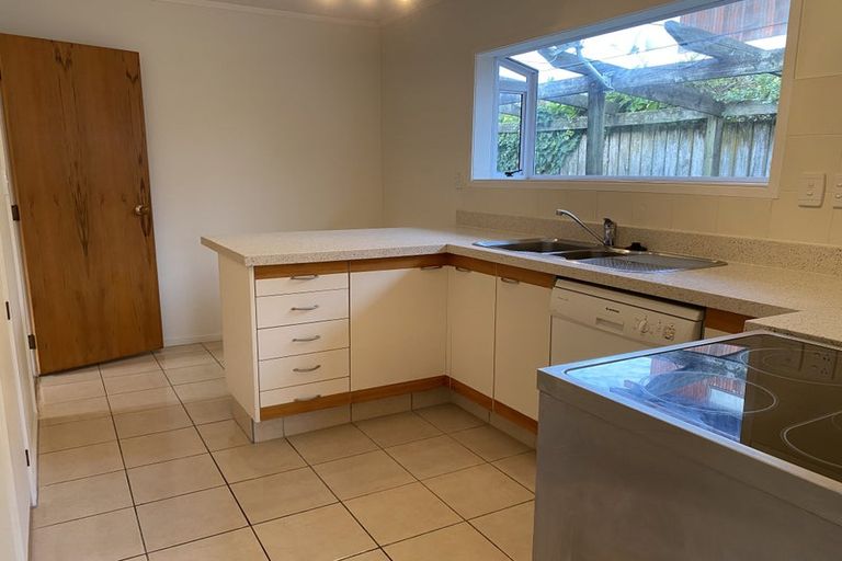 Photo of property in 3 Delisle Place, Windsor Park, Auckland, 0632