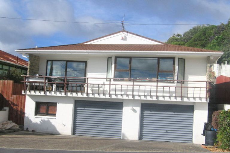 Photo of property in 3 Tanera Crescent, Brooklyn, Wellington, 6021