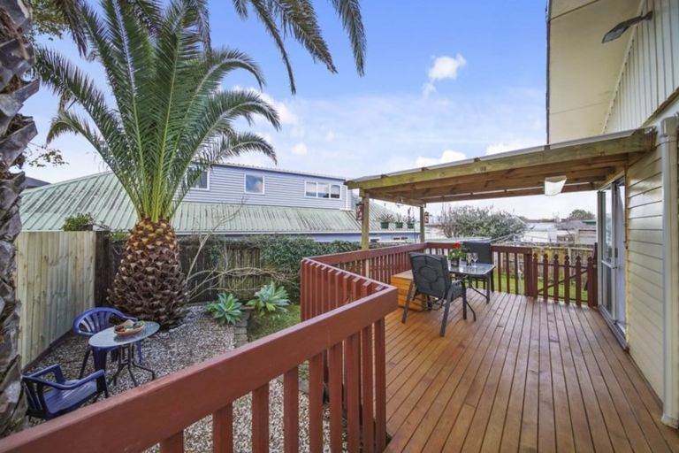 Photo of property in 54a Walworth Avenue, Pakuranga Heights, Auckland, 2010