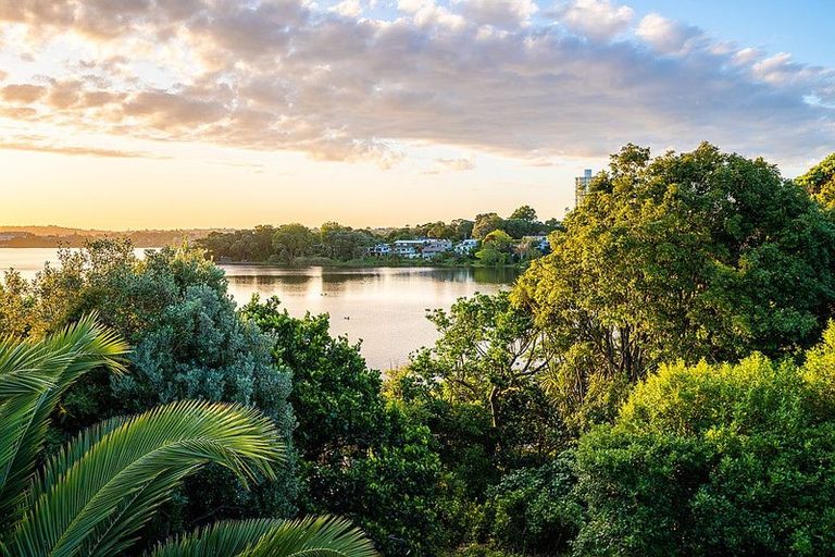 Photo of property in 314c Hurstmere Road, Takapuna, Auckland, 0622