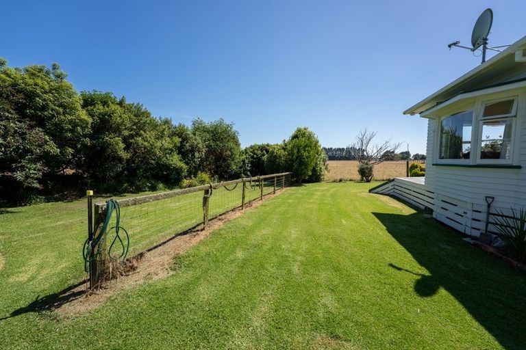 Photo of property in 35 North Manakau Road, Manakau, Levin, 5573