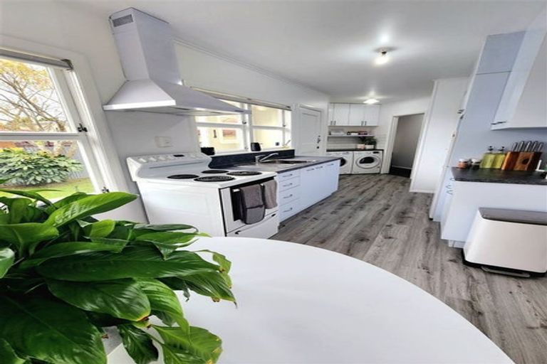 Photo of property in 3 Huia Place, Levin, 5510