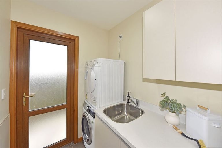 Photo of property in 2 Hadlow Place, Burnside, Christchurch, 8041