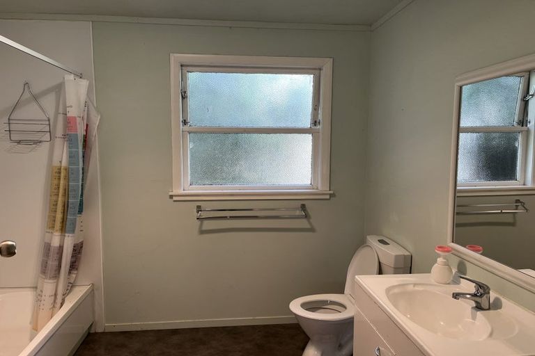 Photo of property in 15 Waterloo Crescent, Hokowhitu, Palmerston North, 4410