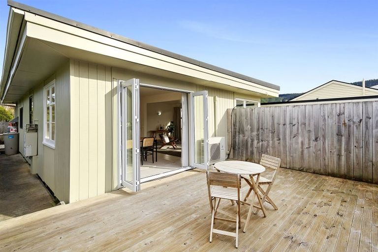 Photo of property in 2 Melville Street, Tawa, Wellington, 5028