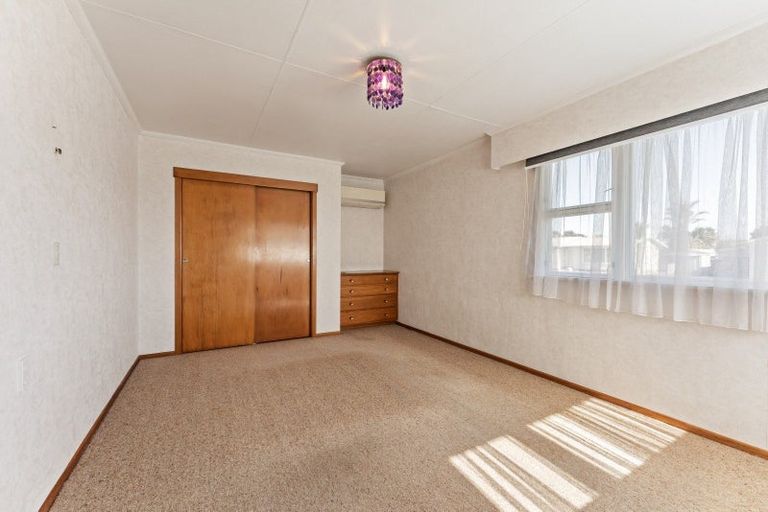 Photo of property in 46 Featherston Street, Levin, 5510