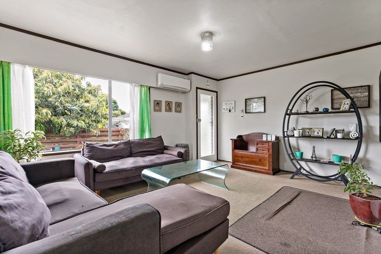 Photo of property in 33b Kindergarten Drive, Conifer Grove, Takanini, 2112