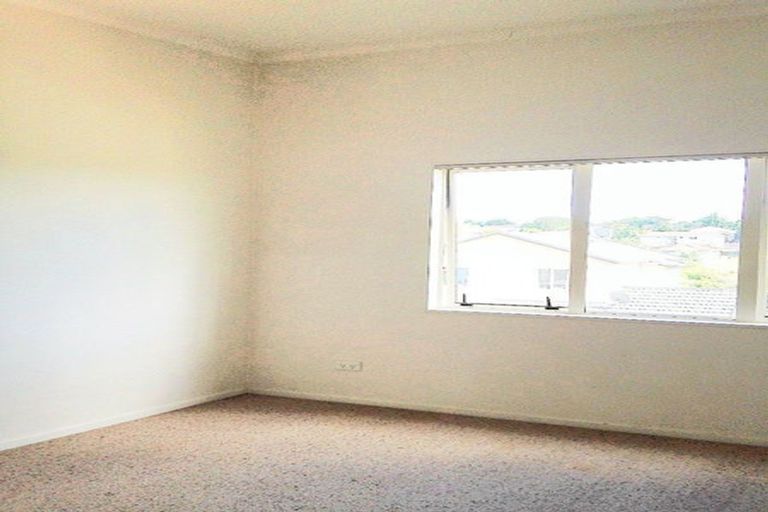 Photo of property in 35 Brashier Circle, Sunnyvale, Auckland, 0612