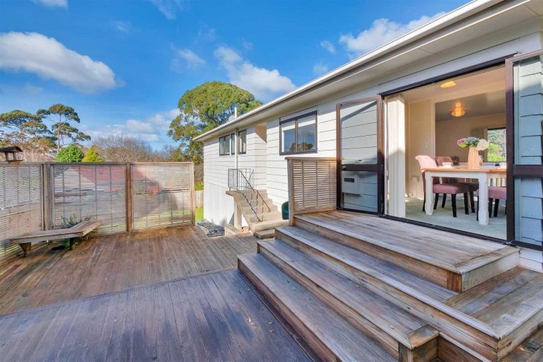 Photo of property in 15 Peterhouse Place, West Harbour, Auckland, 0618