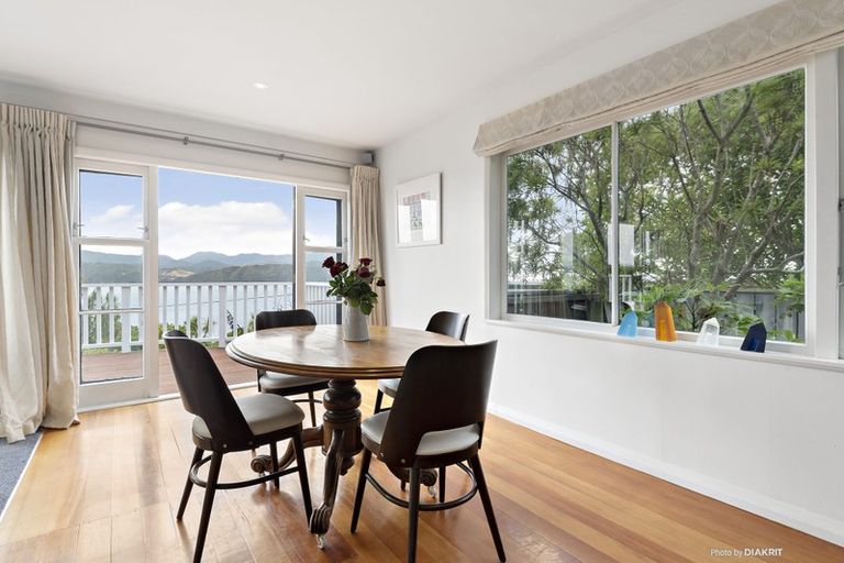 Photo of property in 22 Tai Paku Paku Road, Karaka Bays, Wellington, 6022