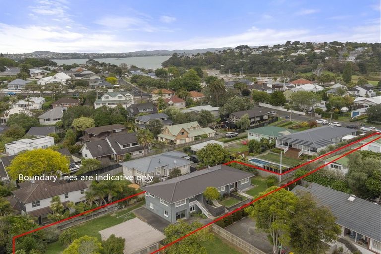 Photo of property in 19 Church Street, Northcote Point, Auckland, 0627