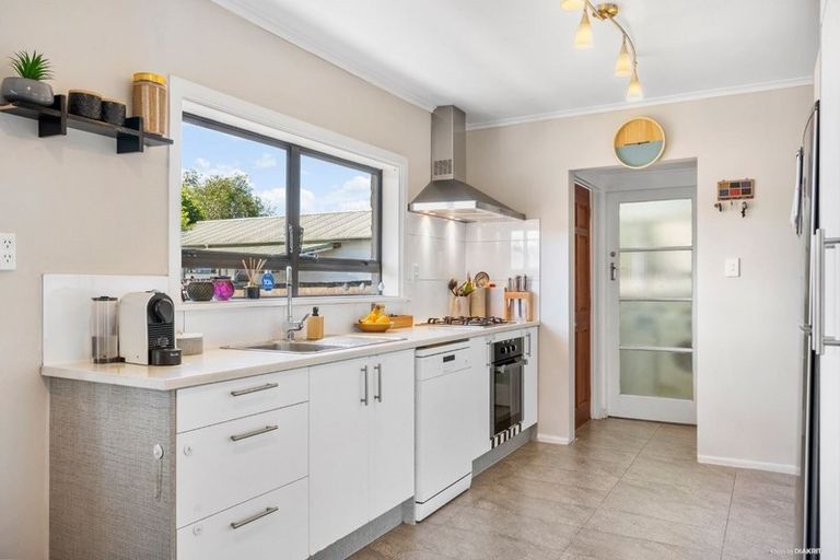 Photo of property in 18 Rollerson Street, Papakura, 2110