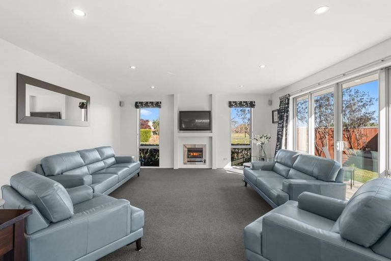Photo of property in 18 Westpark Drive, Burnside, Christchurch, 8053