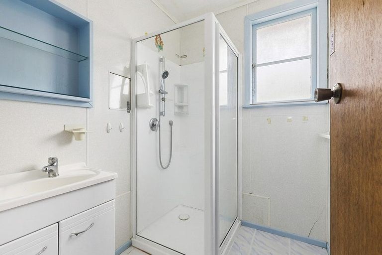 Photo of property in 124 Sievers Grove, Cannons Creek, Porirua, 5024