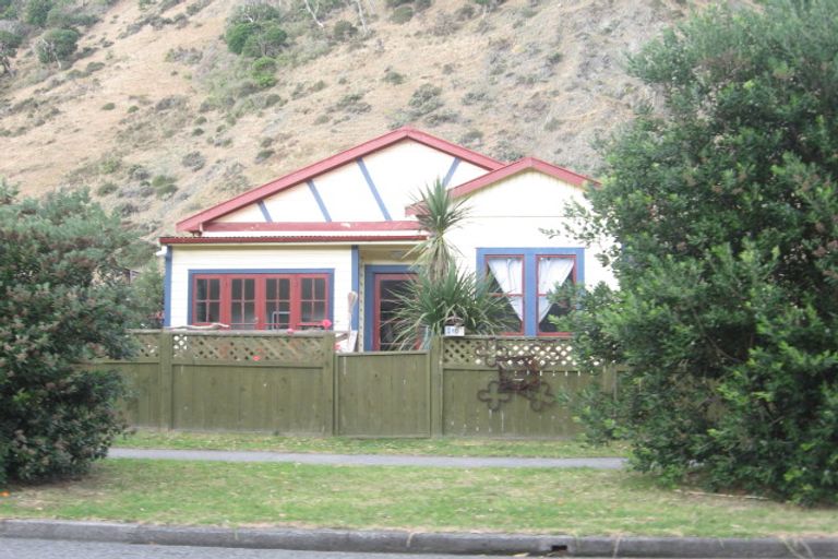 Photo of property in 10 Tilley Road, Paekakariki, 5034