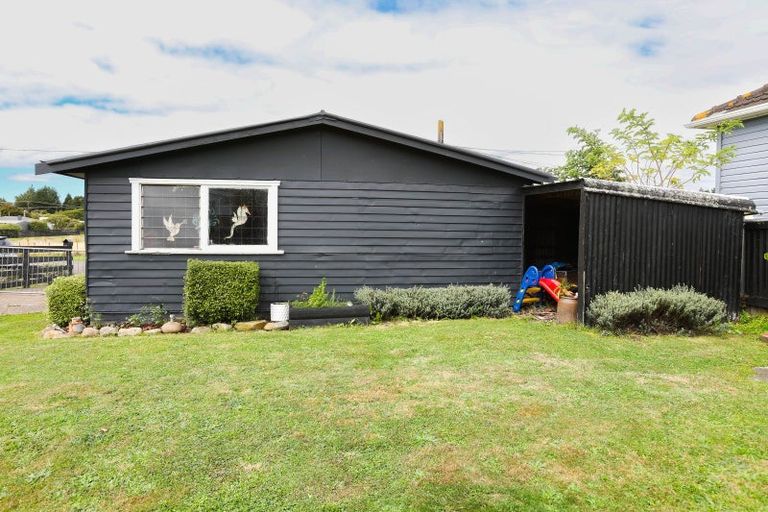 Photo of property in 15 Fox Street, Woodville, 4920