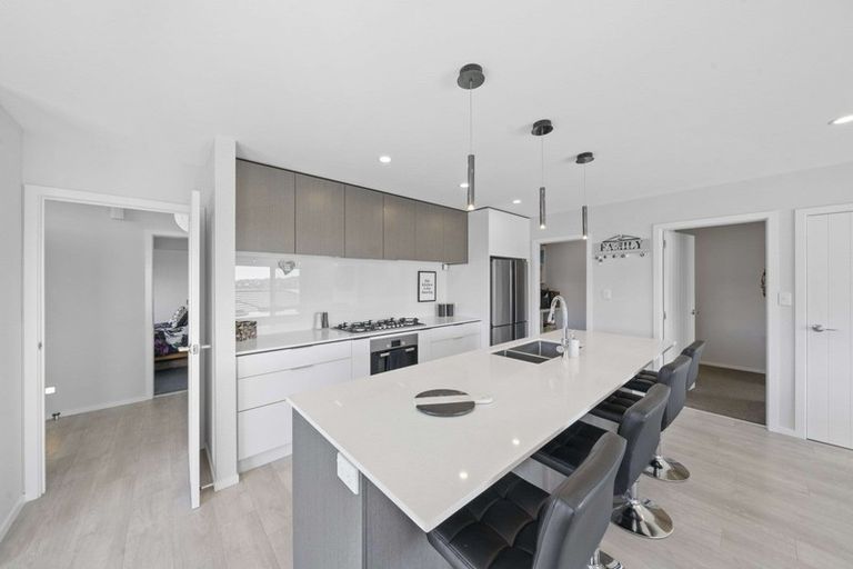 Photo of property in 2 Ihakara Arthur Lane, Aotea, Porirua, 5024