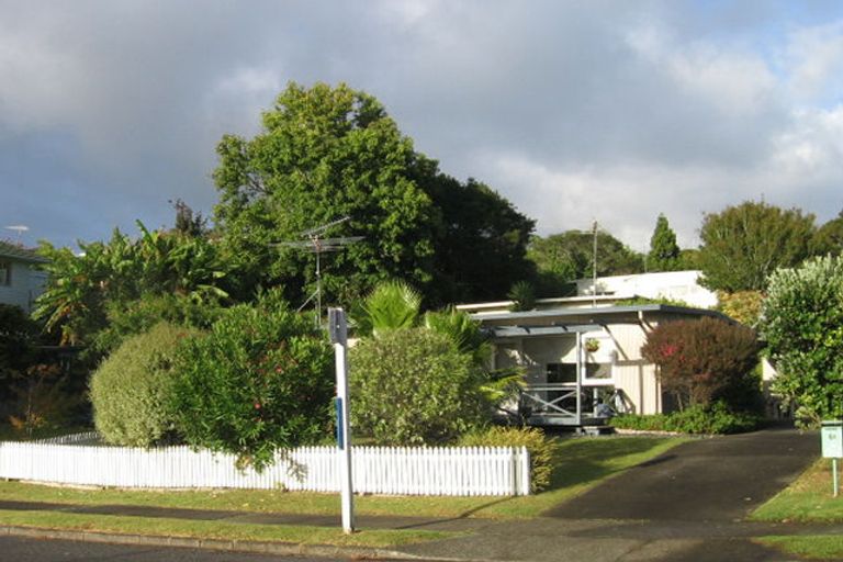 Photo of property in 2/4 Betsland Crescent, Hillcrest, Auckland, 0627