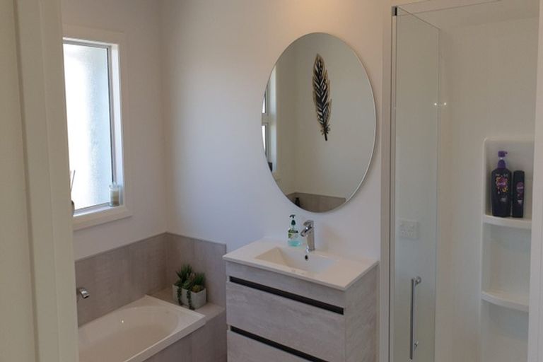 Photo of property in 118 Johnstone Drive, Fitzherbert, Palmerston North, 4410