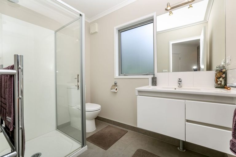 Photo of property in 10 Scott Street, Moturoa, New Plymouth, 4310