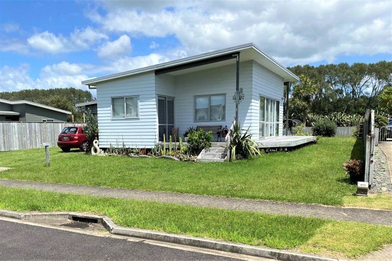 Photo of property in 8 Wells Place, Whitianga, 3510