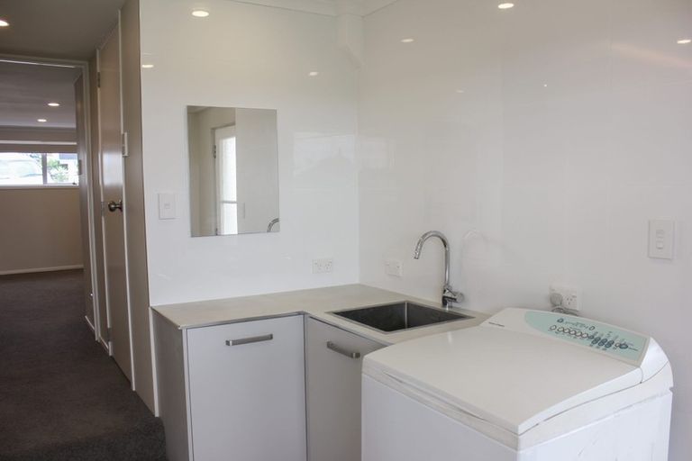 Photo of property in 53 Wade River Road, Stanmore Bay, Whangaparaoa, 0932