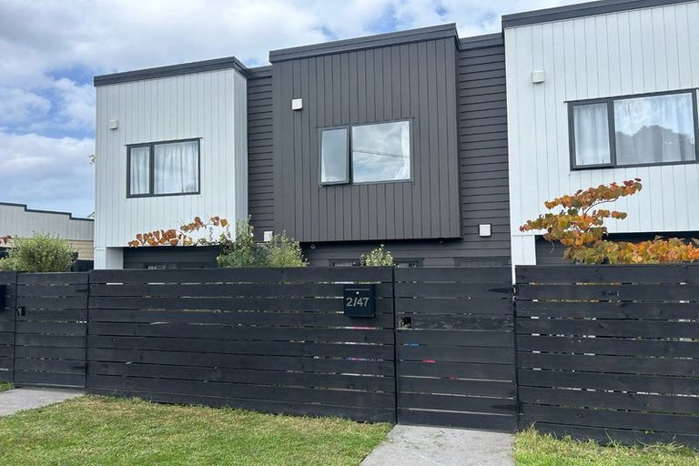 Photo of property in 2/47 Awaroa Road, Sunnyvale, Auckland, 0612