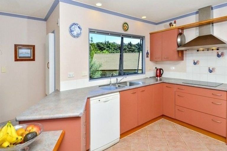 Photo of property in 5 Phoebe Meikle Place, Torbay, Auckland, 0630