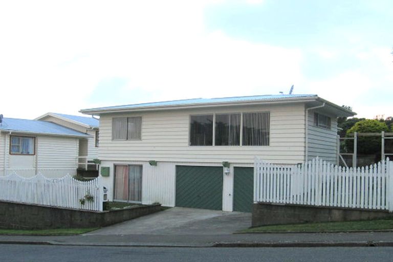 Photo of property in 12 Carluke Street, Paparangi, Wellington, 6037