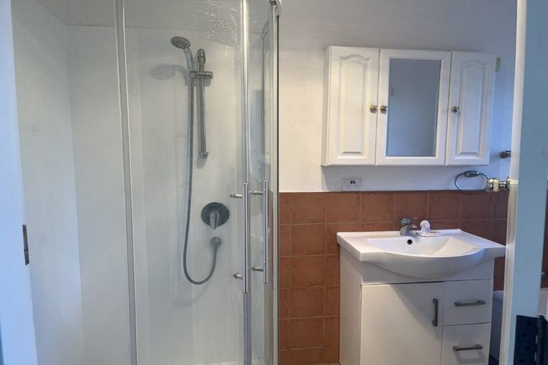 Photo of property in 24 Croydon Road, New Lynn, Auckland, 0600
